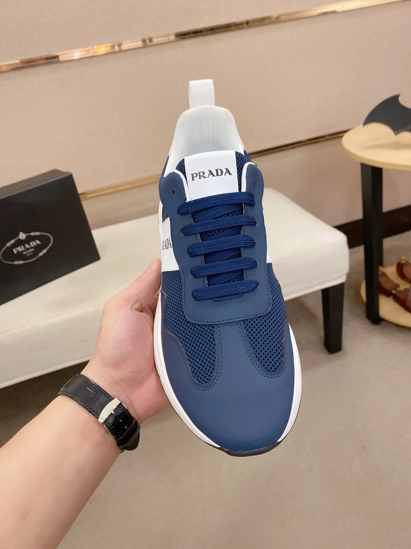 Men's shoes 💰 442💰 ✔️✔️✔️The new PRADA (Prada) counters are launched simultaneously. The new men's shoes and 😘fabrics are made of selected cowhide and waterproof and breathable fabrics. Lining: Breathable mesh lining. 👍🏿 High-end ☄️ air-cushion molded anti-slip rubber outsole, exquisite lines, simple and elegant, comfortable and high-end for leisure travel. Code number: 38 to 44 (45 can be customized and cannot be returned or exchanged)